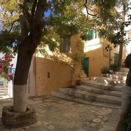 Traditional Medieval Stone House In "Ano Syros" Luaran gambar