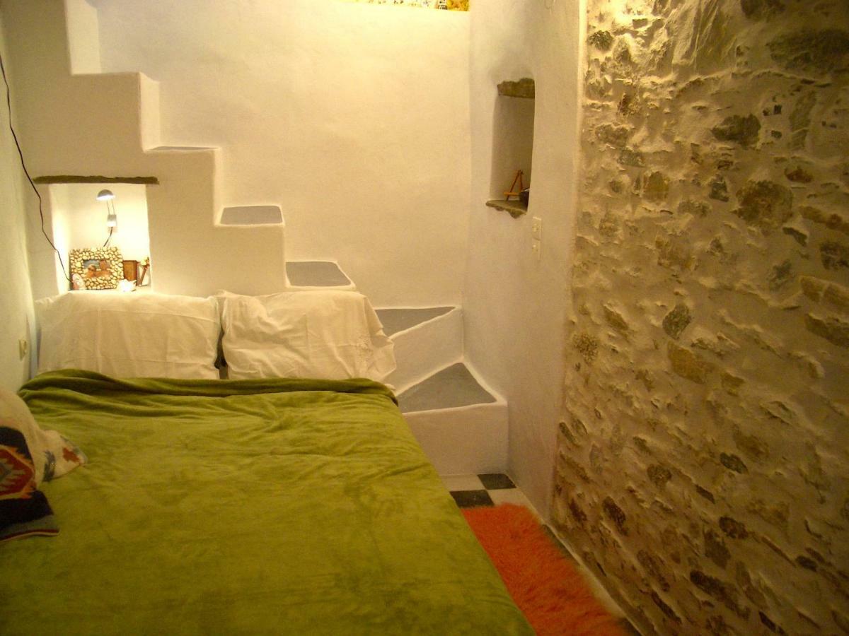Traditional Medieval Stone House In "Ano Syros" Luaran gambar
