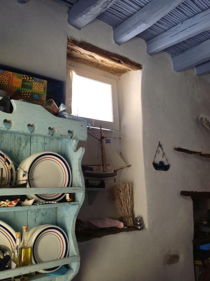 Traditional Medieval Stone House In "Ano Syros" Luaran gambar