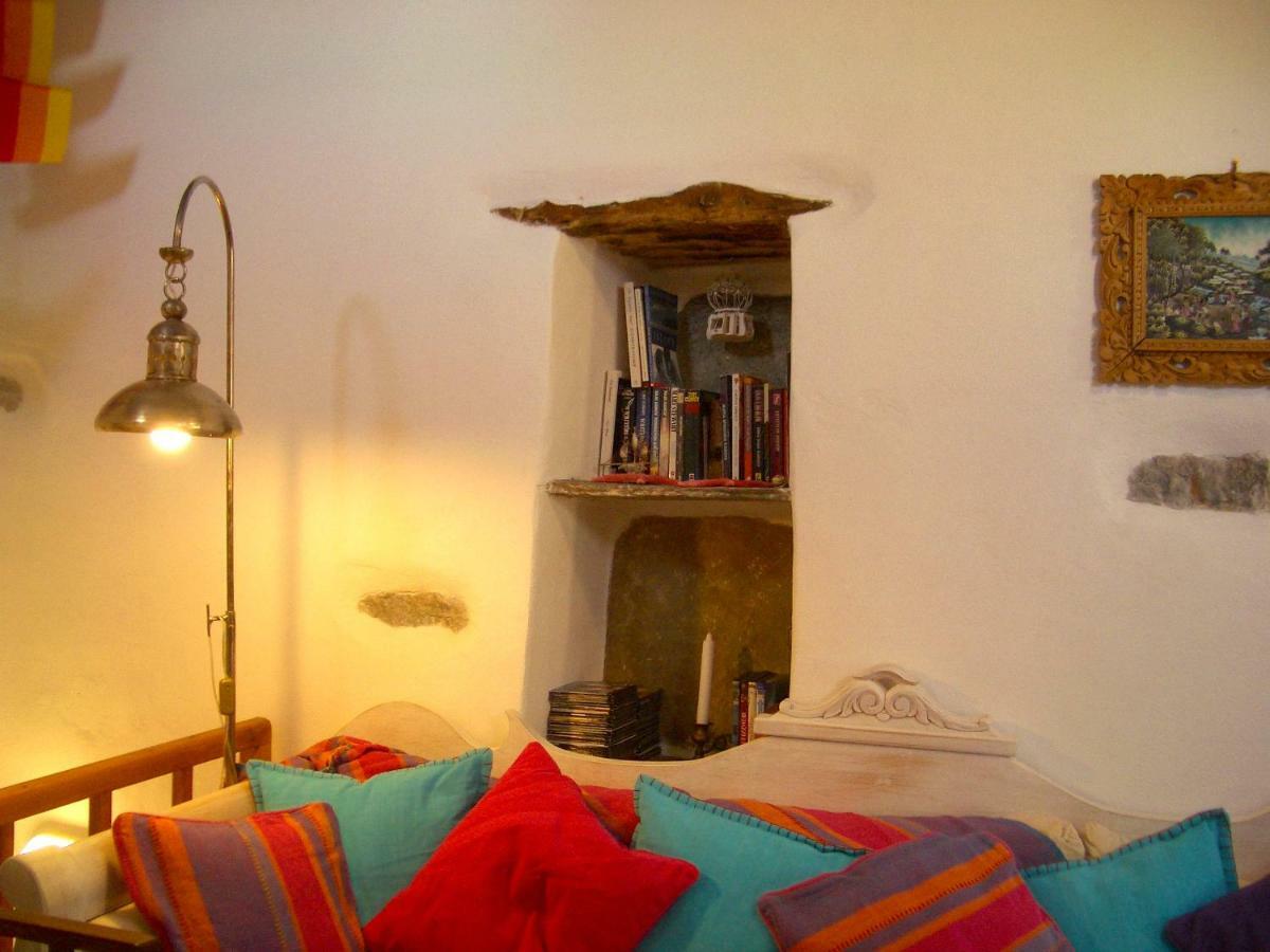 Traditional Medieval Stone House In "Ano Syros" Luaran gambar