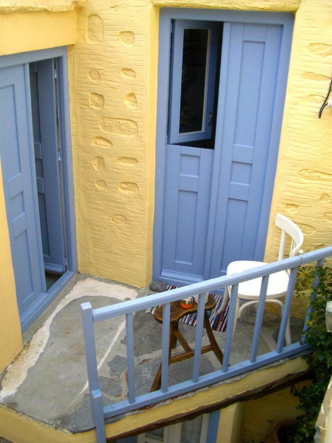 Traditional Medieval Stone House In "Ano Syros" Luaran gambar