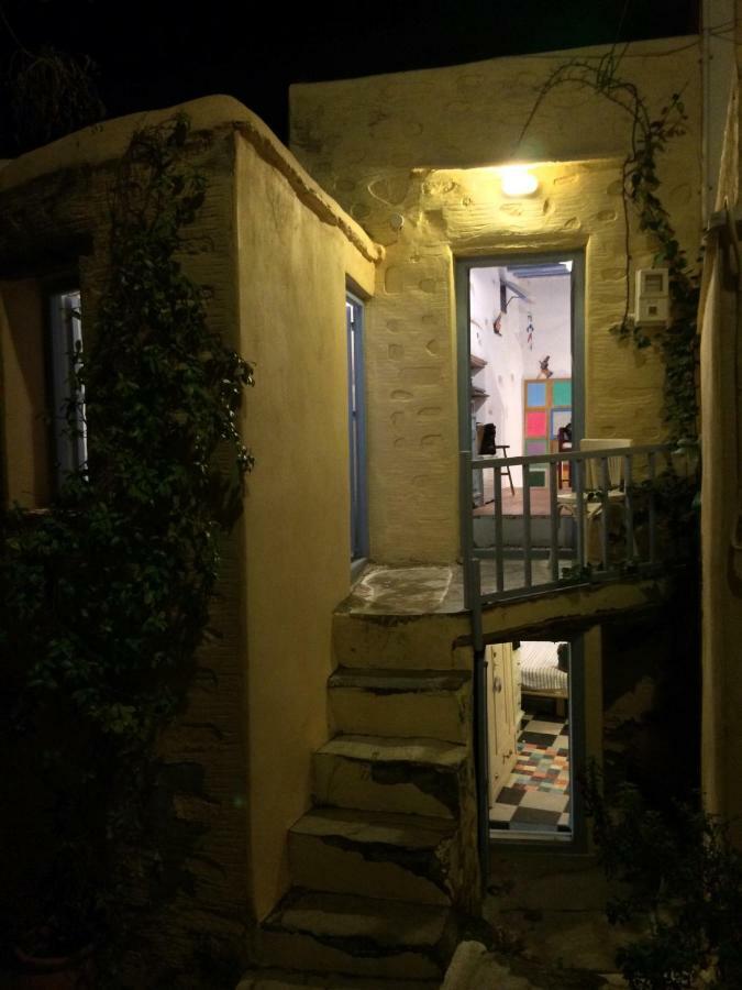 Traditional Medieval Stone House In "Ano Syros" Luaran gambar