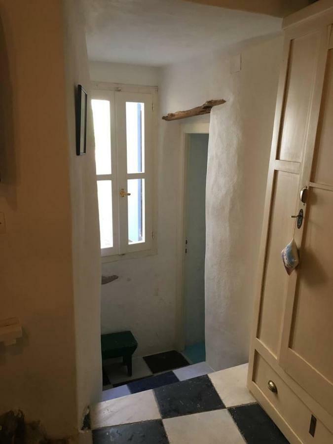 Traditional Medieval Stone House In "Ano Syros" Luaran gambar