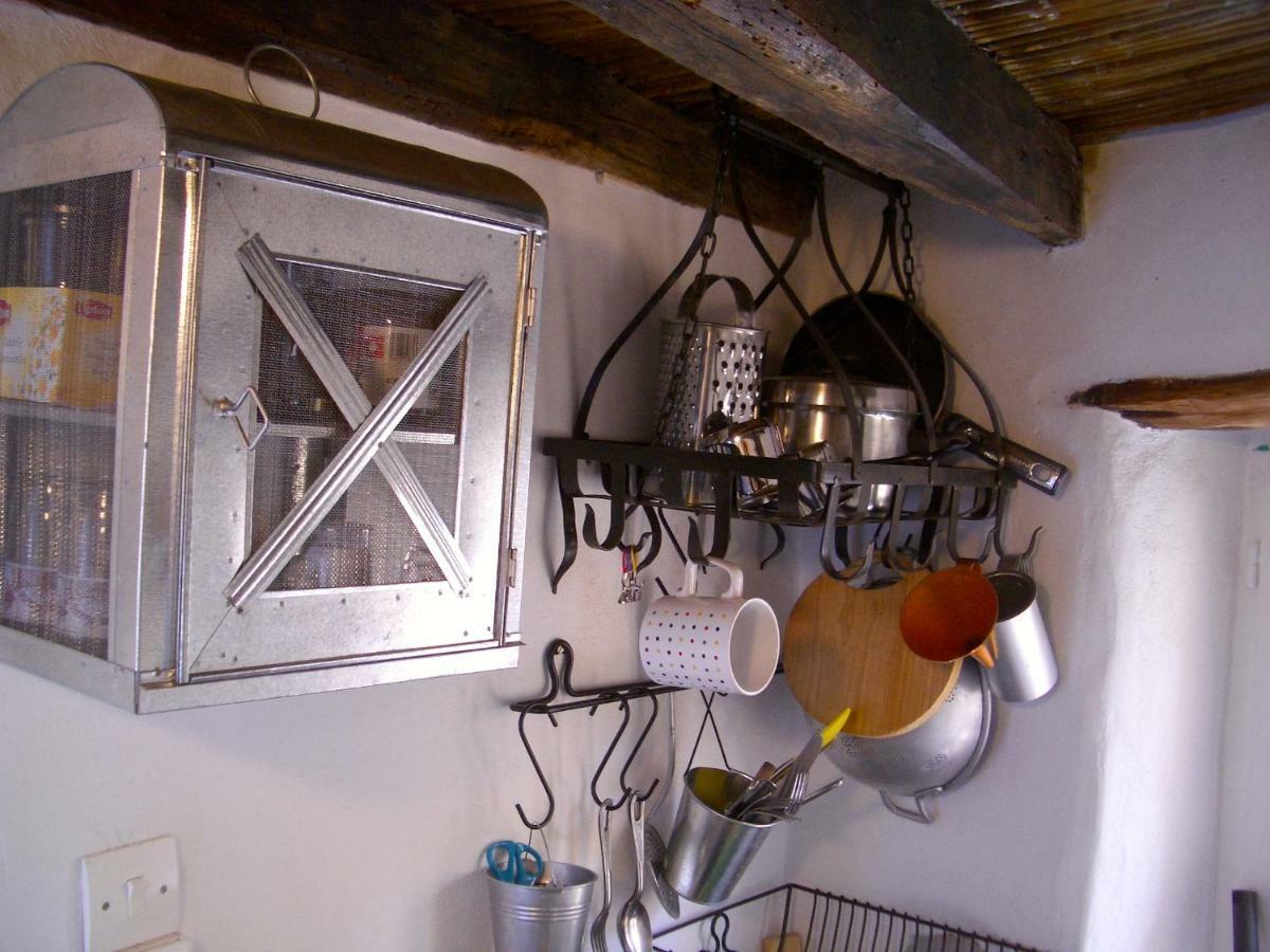 Traditional Medieval Stone House In "Ano Syros" Luaran gambar