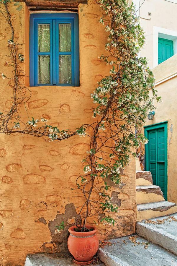 Traditional Medieval Stone House In "Ano Syros" Luaran gambar
