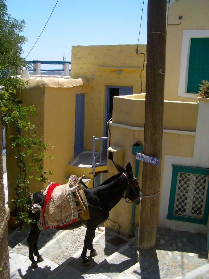 Traditional Medieval Stone House In "Ano Syros" Luaran gambar