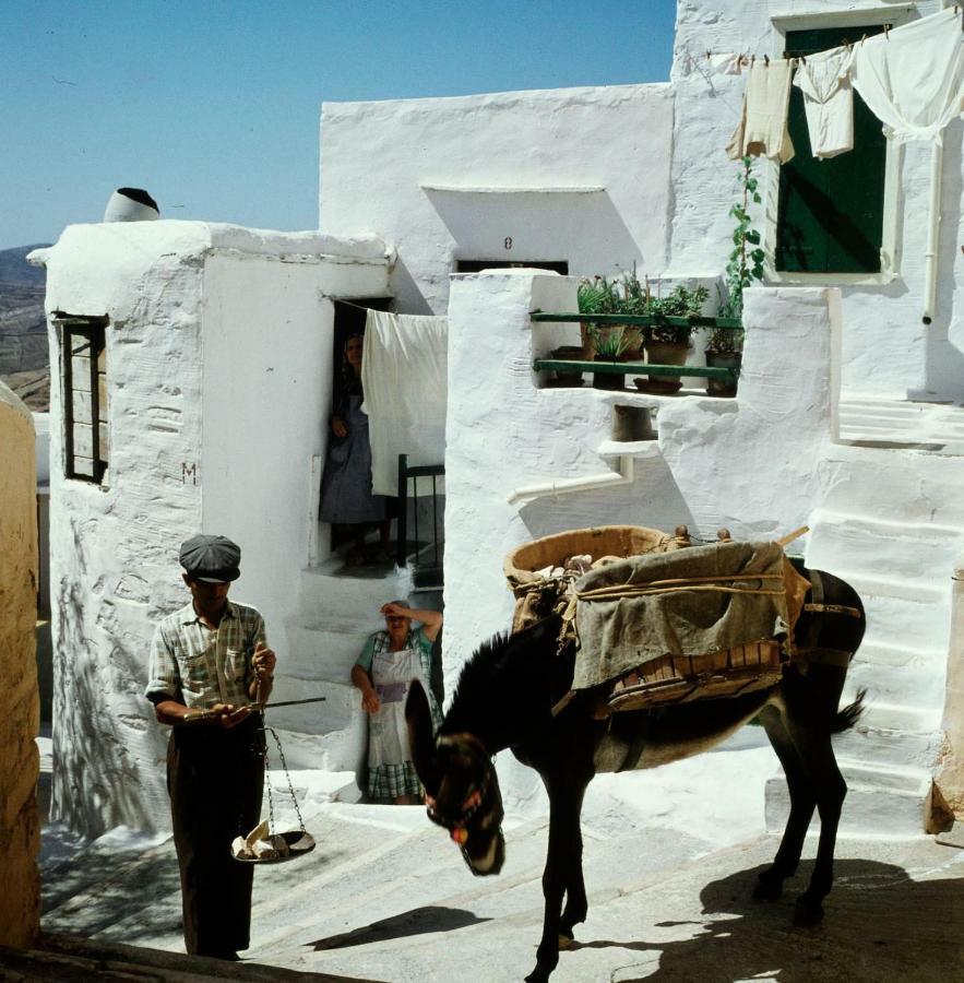 Traditional Medieval Stone House In "Ano Syros" Luaran gambar