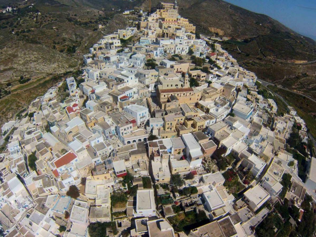 Traditional Medieval Stone House In "Ano Syros" Luaran gambar