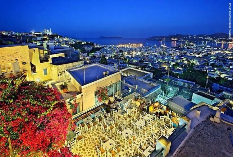 Traditional Medieval Stone House In "Ano Syros" Luaran gambar