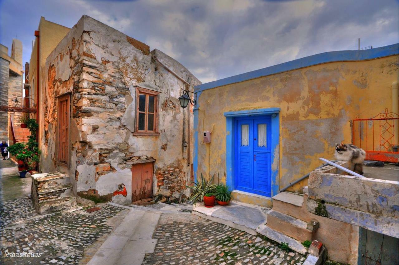 Traditional Medieval Stone House In "Ano Syros" Luaran gambar