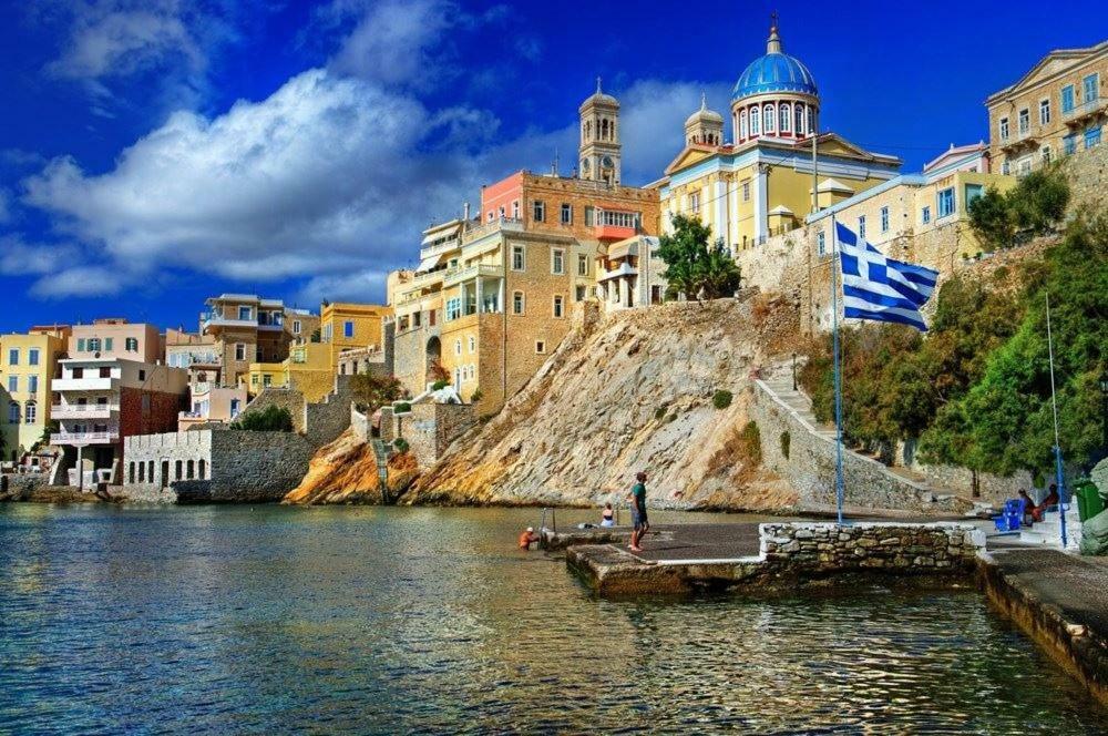 Traditional Medieval Stone House In "Ano Syros" Luaran gambar