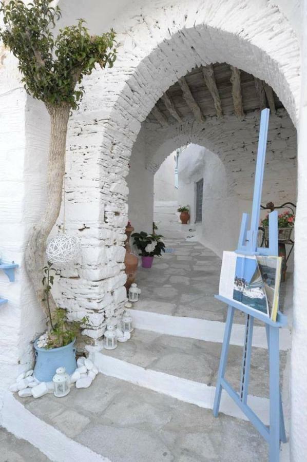 Traditional Medieval Stone House In "Ano Syros" Luaran gambar