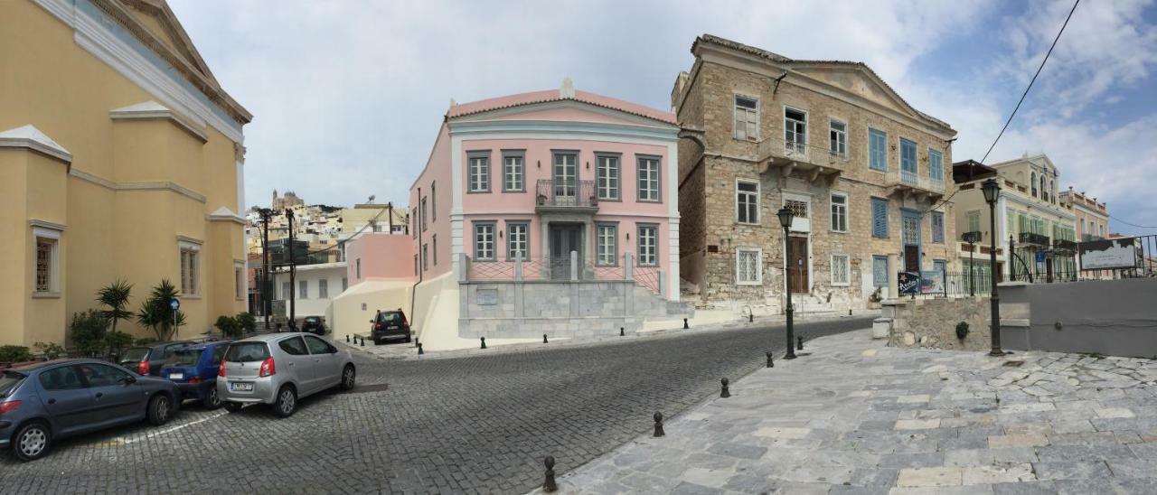 Traditional Medieval Stone House In "Ano Syros" Luaran gambar