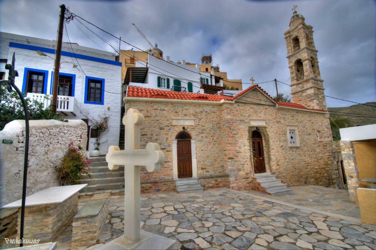 Traditional Medieval Stone House In "Ano Syros" Luaran gambar