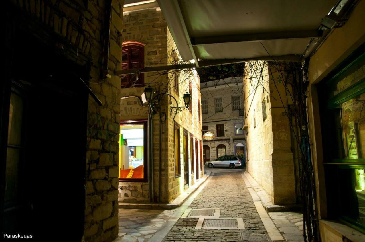 Traditional Medieval Stone House In "Ano Syros" Luaran gambar